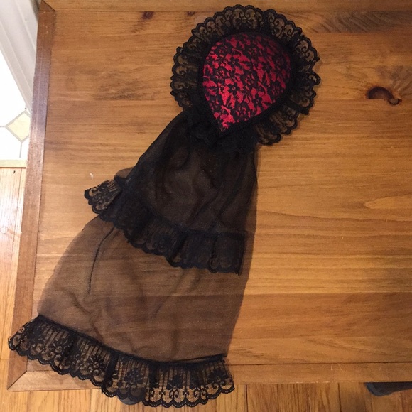 Red satin and lace veiled Fascinator - Picture 7 of 8